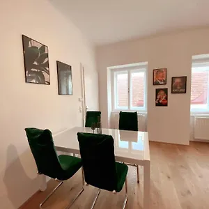  Apartment High In At Stephansplatz Austria